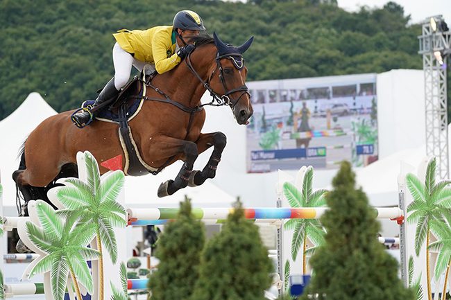 Yuri Mansur montando Casantos é 3º no GP4* em Valence, na França .