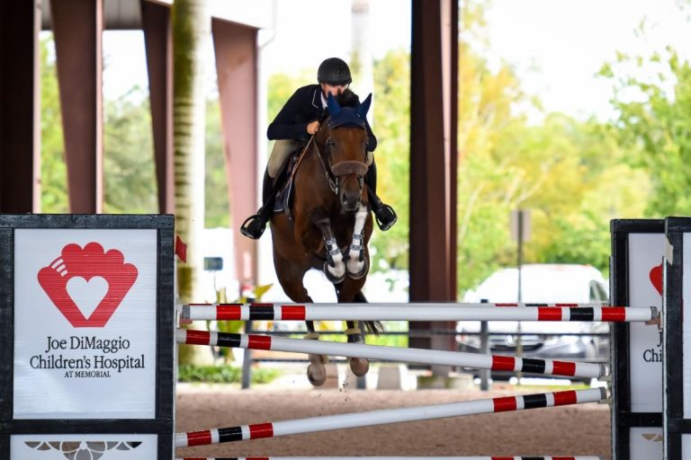 Diego Perez Bilbao comemora triunfo na Esp Fall I, a 1.40m.
