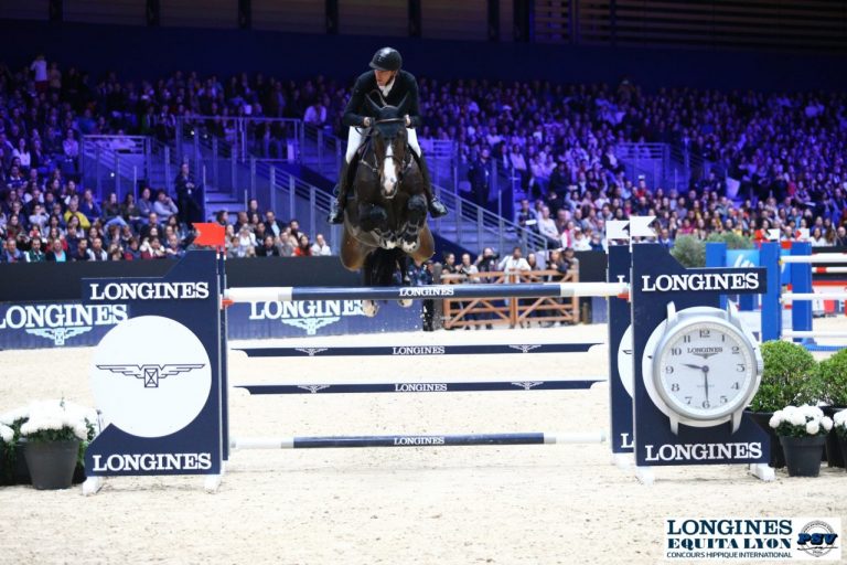 Kevin Saut leva o público ao delírio após vencer o GP 5* em Lyon.