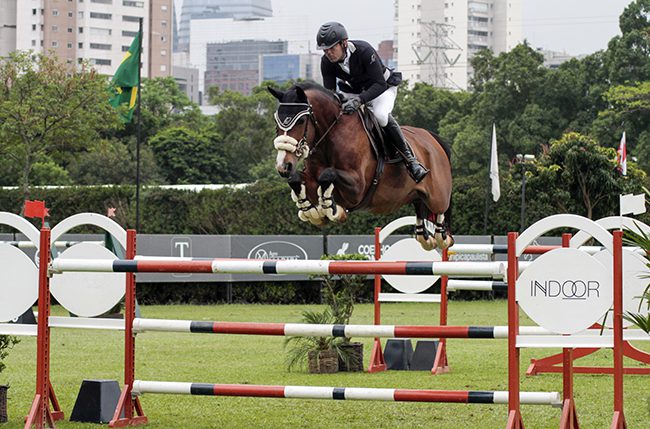 Placar acirrado no Brasileiro Senior 1.40m com liderança de Lucio Osório.