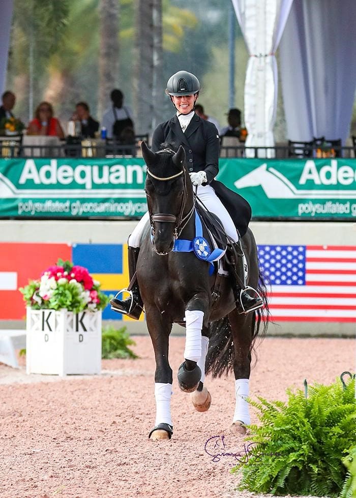 Caroline Darcourt é a melhor na Intermediária I do CDI* de Wellington.