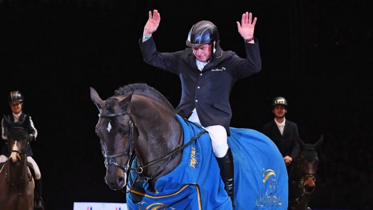 John Whitaker aposenta o garanhão Argento.