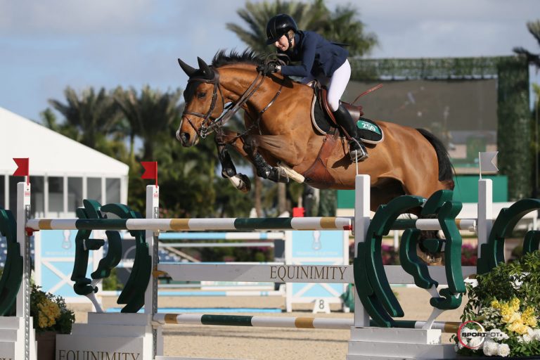 Abigail Mcardle é vitoriosa na Equinimity Wef Challenge Cup.