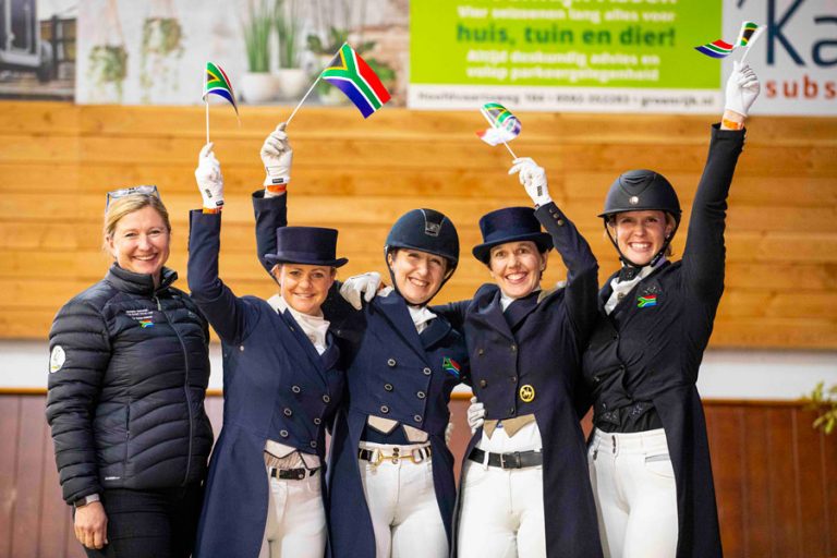 Equipe de adestramento da África do Sul classifica-se para Tóquio 2020.