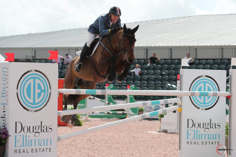 Richard Fellers vence na abertura da sexta semana do WEF.