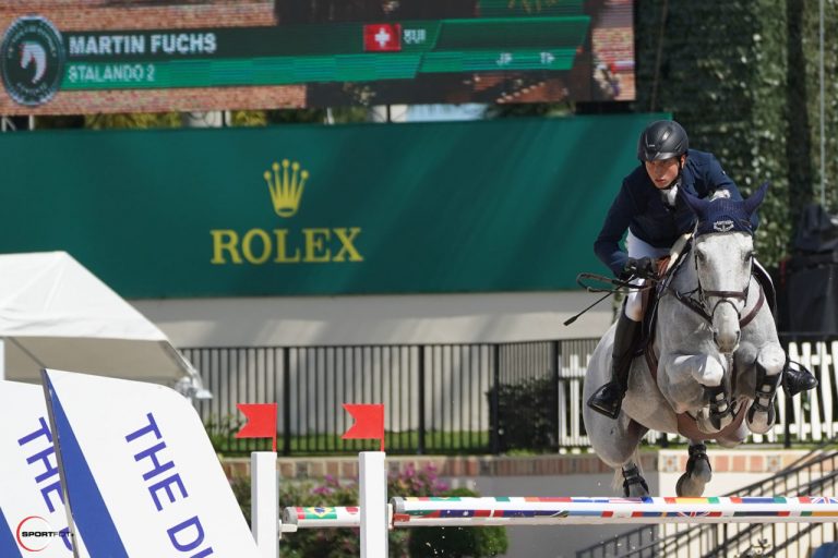 Martin Fuchs galopa para ganhar a Challenge Cup, na sétima semana do WEF.
