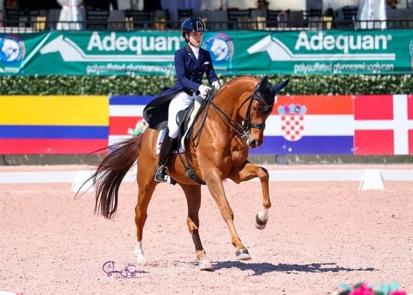 Natalia Bacariza conquista o terceiro título consecutivo no Campeonato Internacional de Adestramento da Juventude.