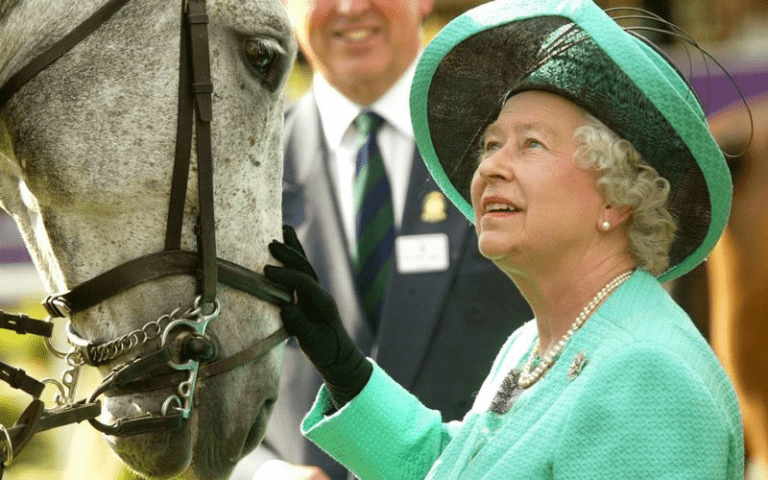 Covid-19: Contrariedade não retirou boa disposição a Elizabeth II.