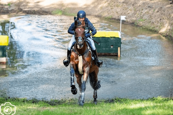 Lara De Liedekerke-Meier está atualmente liderando o CCI3 * -S