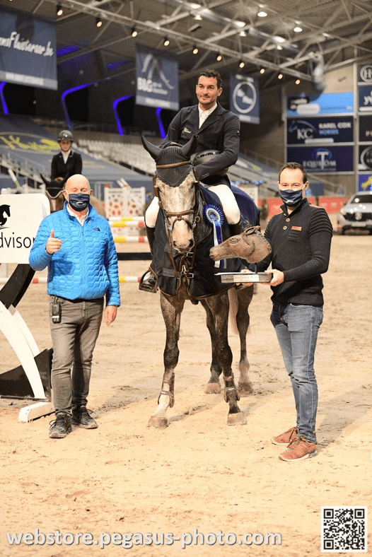 Prata para Charlotte Philippe no CSI2 * 1m45 em Bonheiden