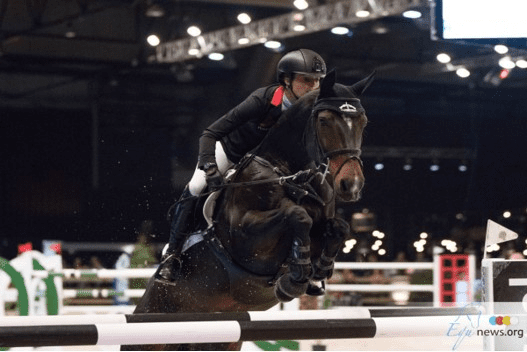 Kendra Claricia Brinkop vê o número um partindo para o México