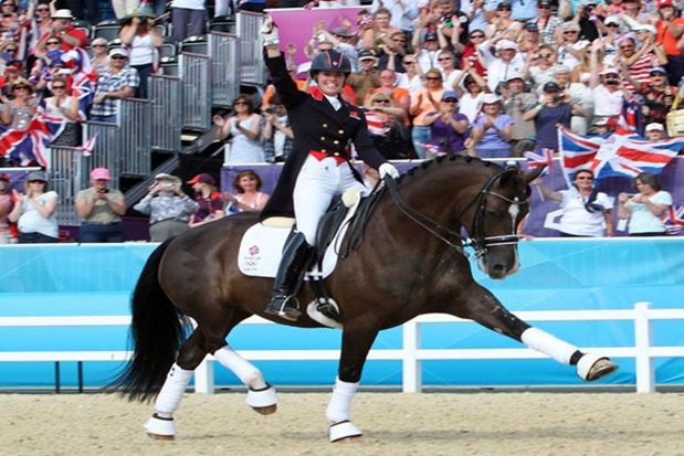 Charlotte Dujardin apóia ações para ajudar os burros de carga na crise da Covid-19 na Índia