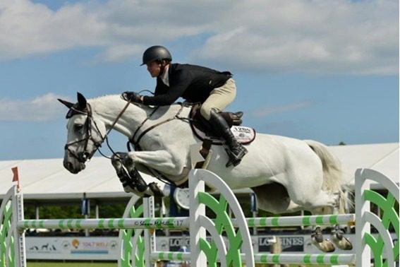 Shane Sweetnam e Indra van de Oude Heihoef continuam a série de vitórias