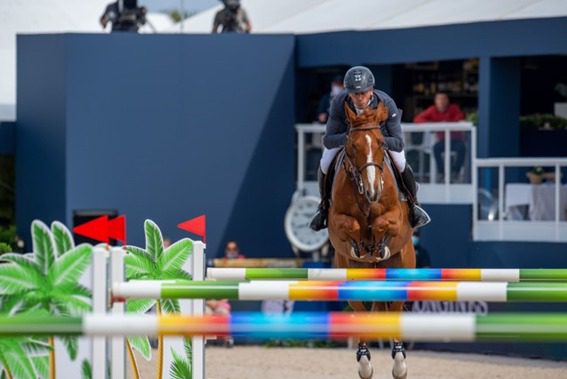 Julien Epaillard agora também vence a prova de classificação CSI4 * da Hubside