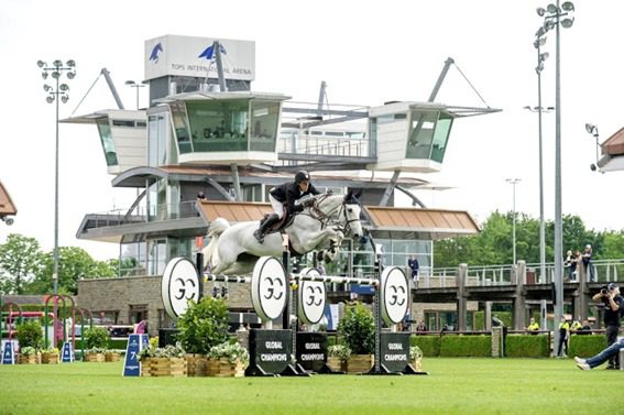 Maikel van der Vleuten ganha a etapa de Valkenswaard da Global Champions Tour de saltos no hipismo