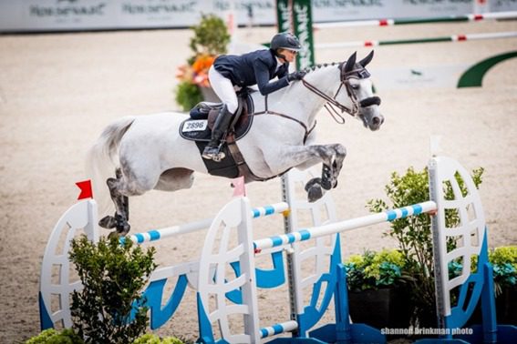 Erynn Ballard supera todos em CSI3 * Tryon