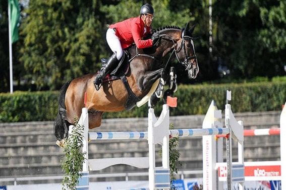 Tobias Meyer vence campeonato alemão de salto