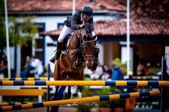 Rodrigo Sarmento vence a 1.45m e Rodrigo Lima, a 1.35m, na série nacional extra no Rio de Janeiro