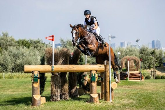 Julia Krajewski primeira mulher campeã olímpica de equitação