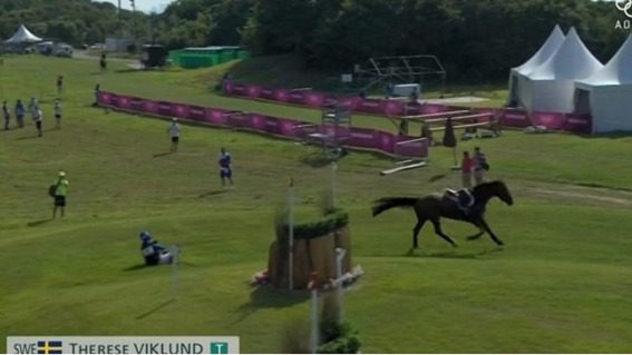Olimpíadas: Amazona dá susto em queda, e cavalo ‘foge’ em prova de hipismo