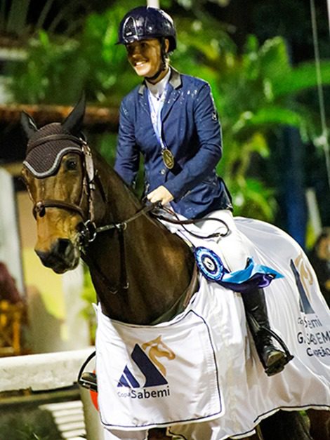 Luciana Lossio com sua Lady Louise JMen é a campeã do GP Sabemi, 1.50m, no Rio de Janeiro