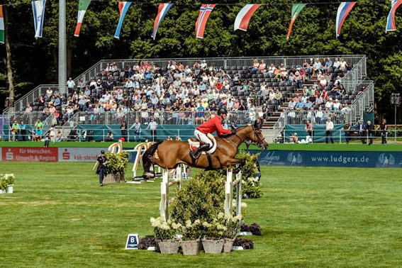 Suíça assume a liderança por equipes no Europeu de saltos no hipismo