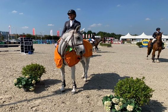 Axel Vandoorne e Charlotte Philippe pontuam em Lier. Julien Epaillard vence a classe principal.