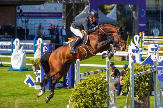 Harrie Smolders brilha no CSI2 * Grande Prêmio de Riesenbeck