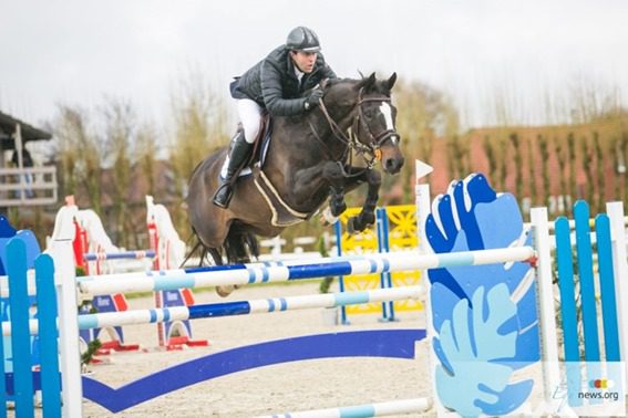 Sentower: Geoffrey Cobbaut em segundo lugar na classe CSI2 * 1,40m