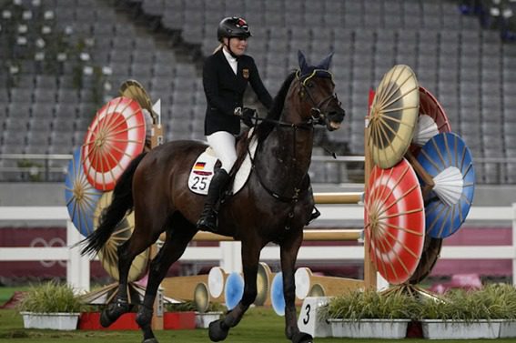 Treinadora que agrediu cavalo em Tóquio é repreendida pela UIPM