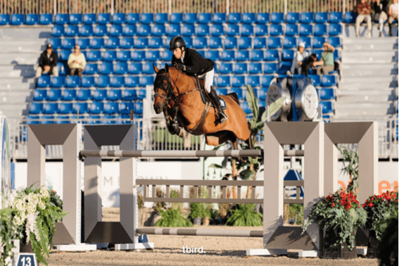 Conor Swail fica à frente de Kent Farrington e Landon Z na edição principal de Vancouver