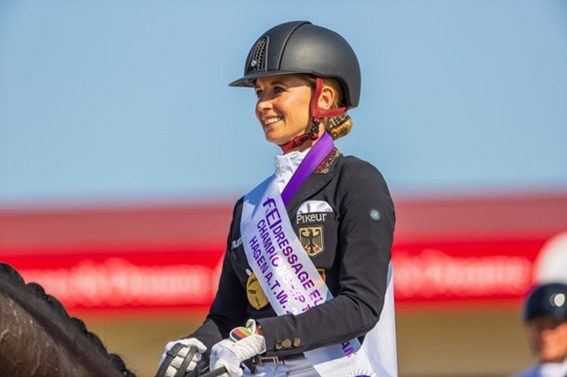 Jessica von Bredow-Werndl vence o título especial do Grande Prêmio da Europa