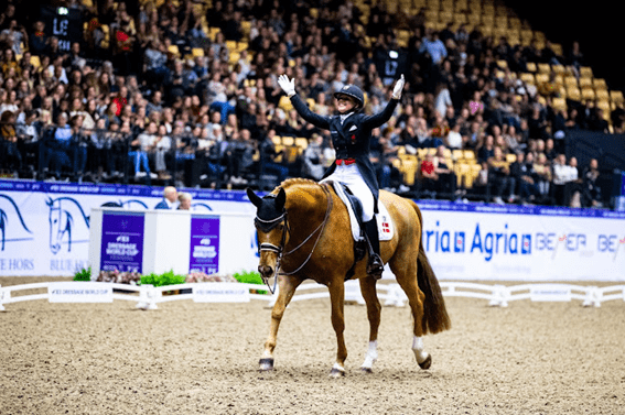 Cathrine Dufour ganha a etapa de Herning da Copa do Mundo de adestramento no hipismo
