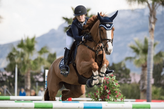 Oliva: Emilie Conter vence a classe de 1m40