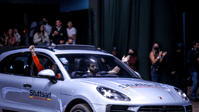 Henrique Tielas e Rafael Ribeiro faturam Desafio carro x cavalo Stuttgart Porsche