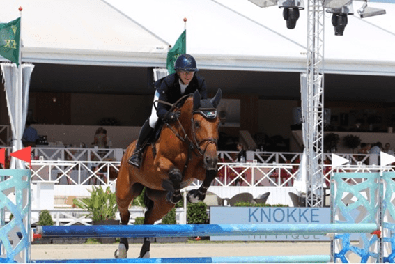 Opglabbeek: Leonie Peeters no pódio na classe CSI2 * 1,40 m