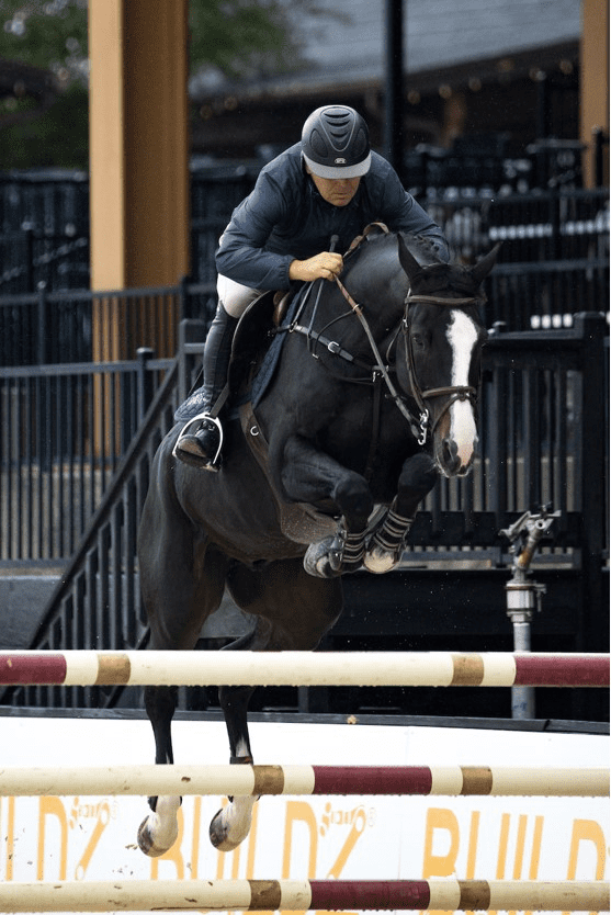 Samuel Parot leva Koblenz de Vinusakker à vitória em 1m45 de Tryon
