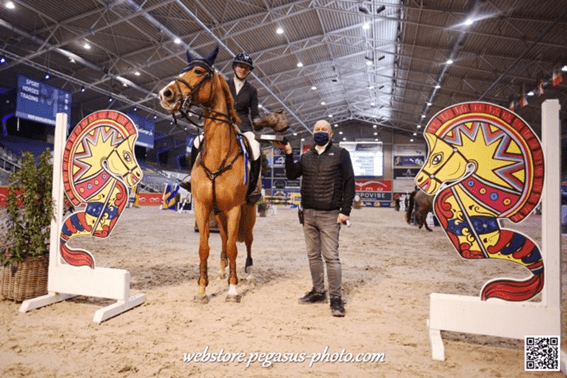Leonie Peeters fornece uma forte dose de poder feminino na competição CSI2 * Sentower Park