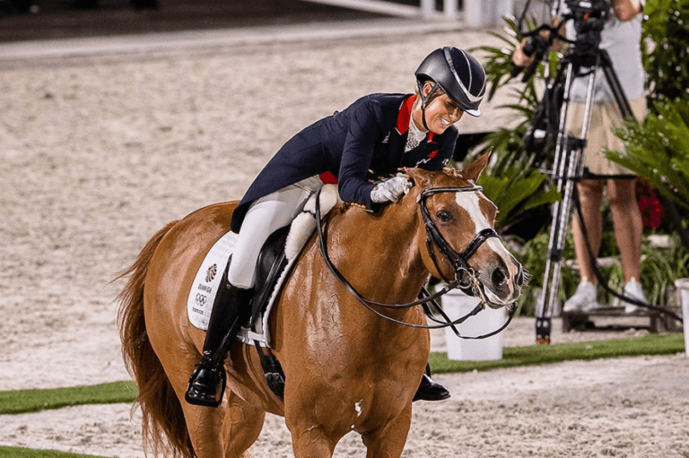 Charlotte Dujardin leva ouro no Grande Prêmio do Mundo de Adestramento da FEI
