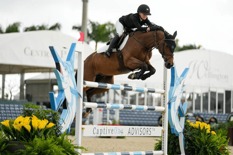 Grace Debney e Boheme de la Roque Rock $37.000 CaptiveOne Advisors 1.50m Classic