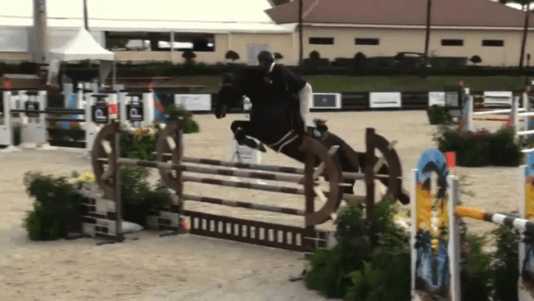Zilouet Mystic Rose vence na abertura do WEF 2022