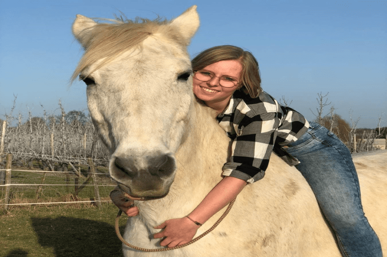 O cavalo de Rebecca morre após fortes fogos de artifício: “Perdi meu maior prazer para sempre”