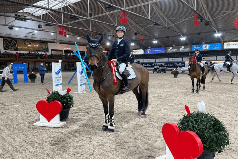 Thibeau Spits triunfa na classe CSI2* 1,35m de Lier