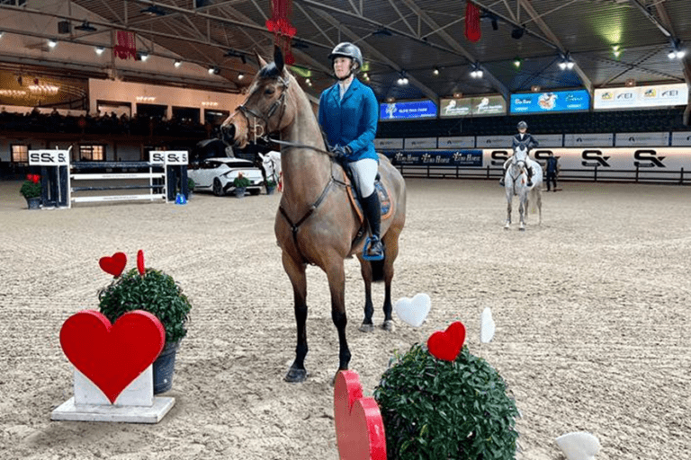 Ines Van Den Bosch e Go Go lideram todo o pódio belga em CSI2* 1,40m de Lier
