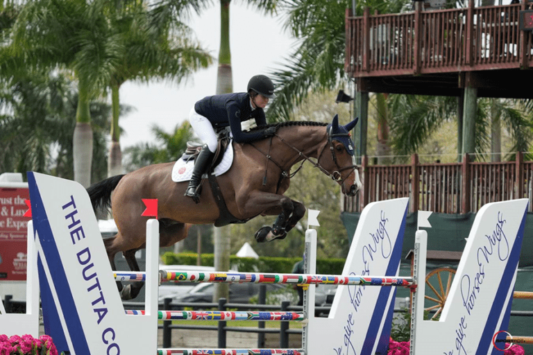 Emilie Conter e Legolas ter Wilgen correm para a vitória na classe U25 1,40m do WEF