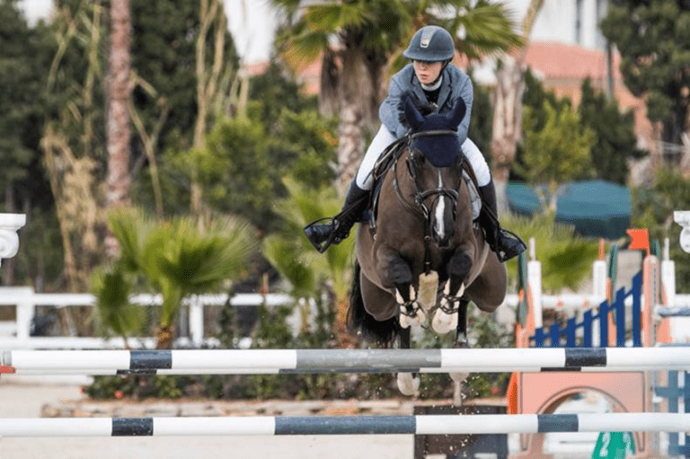 Em Vejer de la Frontera, o terceiro lugar na classe CSI 4* Small Tour 1,40m-1,45m é para Aiko Paridaen