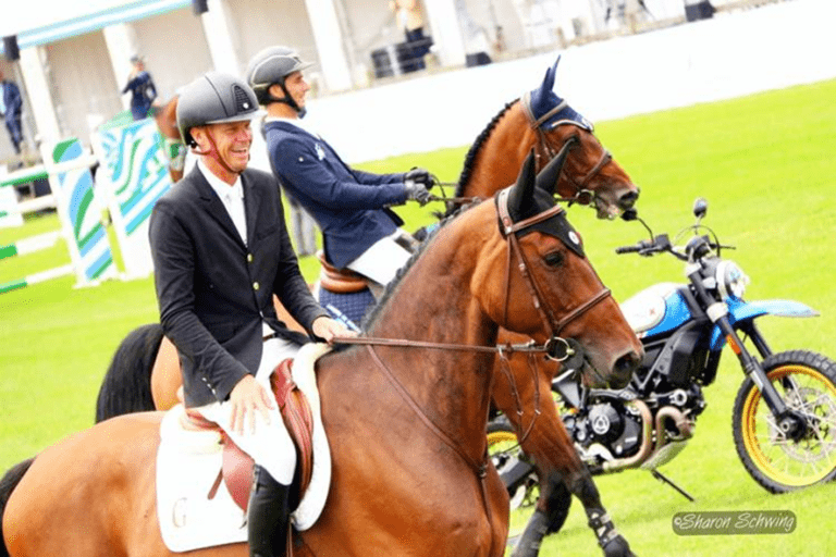 Jérôme Guery e Thibault Philippaerts no pódio da classe Youngster em Oliva