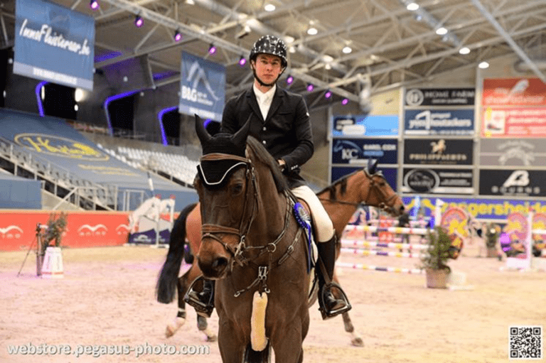 Hannes Symons leva para casa a prata na classe CSI 3 * Medium Tour 1,45m do Danish Warmblood Stallion Show 2022