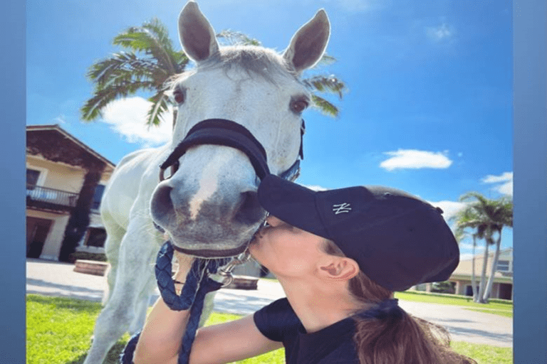 Zoe Conter vê um de seus melhores cavalos Dolitaire Chavannaise deixar seus estábulos