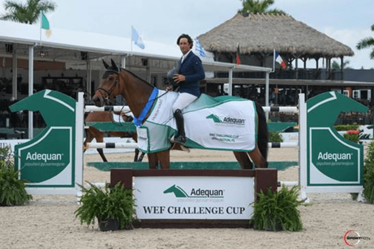 Thomas van Minnebruggen vê o ex-Jasco vd Bisschop no pódio na WEF Challenge Cup